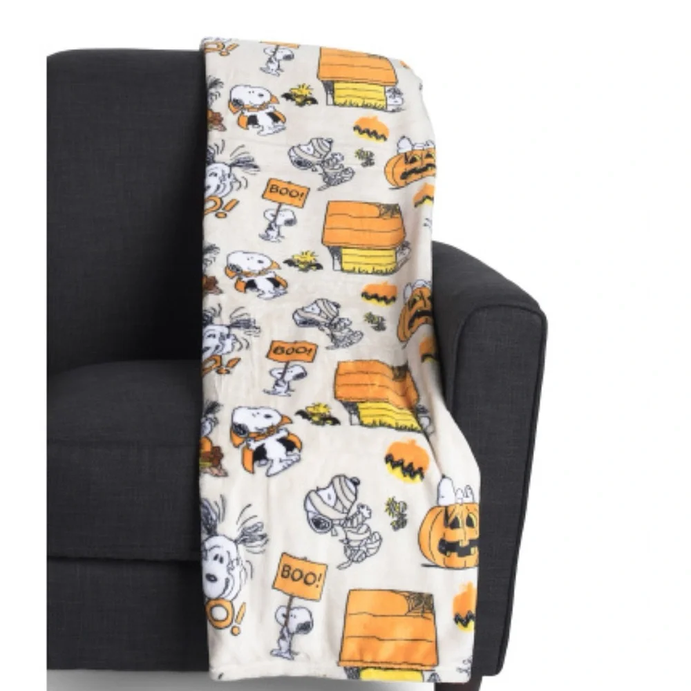 Peanuts Snoopy Halloween Plush Throw Blanket